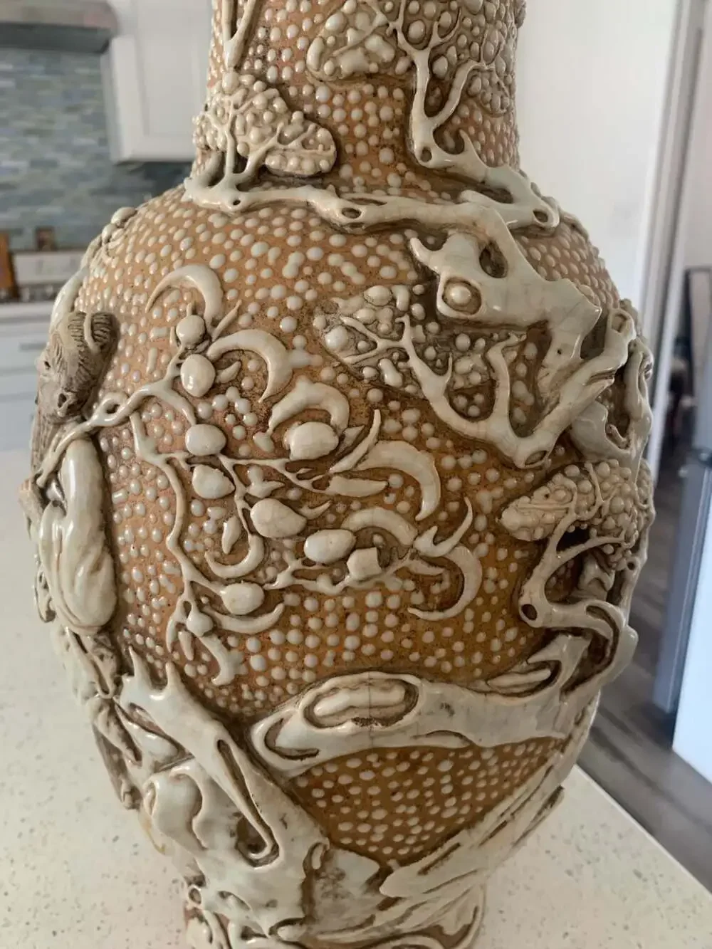 Chinese Art Center Moriage Relief Dragon and Immortality Pine Ceramic Vase